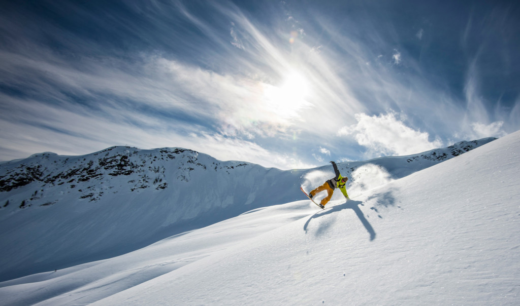 Powder Hound Pose | Photo: Lorenz Masser