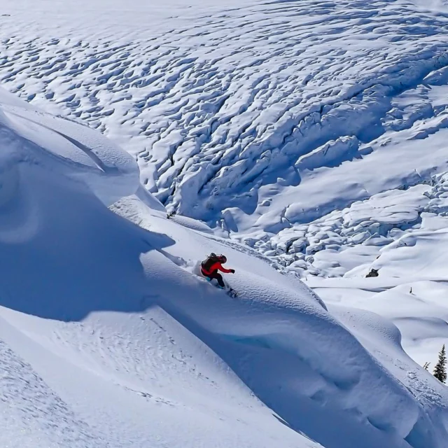 A few April highlights from the past week. We are heading into the last tour of the season this weekend. 

A big thanks to Teddy Guieu, Michael Wigley and Johnny Smoke for the photos. 

#april #aprilski #aprilskiing #heliski #heliskiing #skibc #skicanada #lastfrontierheli #alpineskiing #alpine #air #airtime #ski #skiing #winterisstillhere❄️